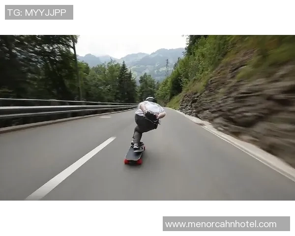 重庆极限运动队在滑板精英赛中的逆袭之旅与荣耀时刻揭秘 重庆极限运动队在滑板精英赛中的逆袭之旅与荣耀时刻揭秘