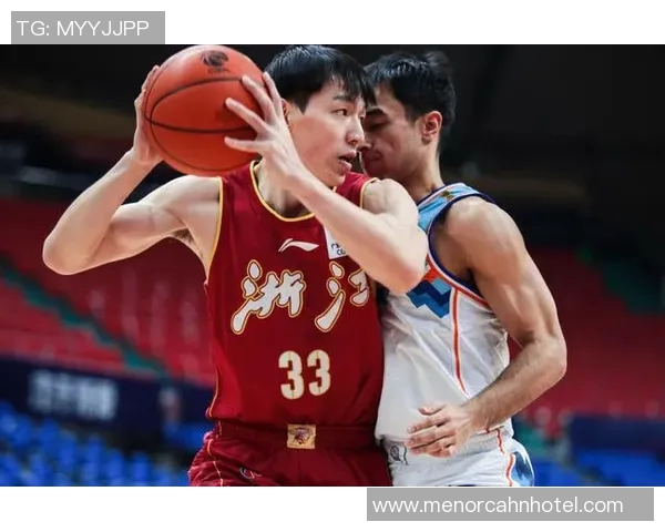 重庆篮球队在选拔赛中以70分稳居积分榜首位展现强劲实力 重庆篮球队在选拔赛中以70分稳居积分榜首位展现强劲实力