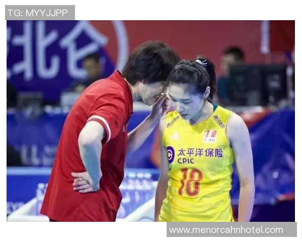 上海排球队的崛起与蜕变:邀请赛背后的成长与奋斗故事 上海排球队的崛起与蜕变:邀请赛背后的成长与奋斗故事