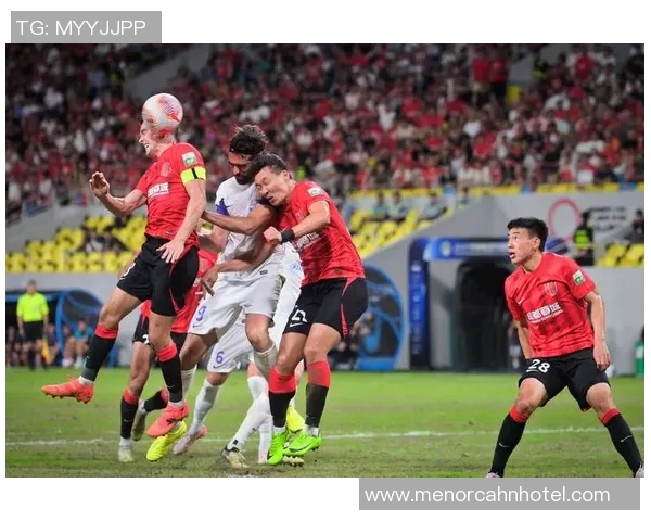 成都足球队与上海足球队赛后战术分析及关键表现回顾 成都足球队与上海足球队赛后战术分析及关键表现回顾