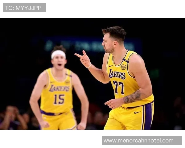 热火与湖人巅峰对决NBA经典赛事再掀高潮球迷热情高涨